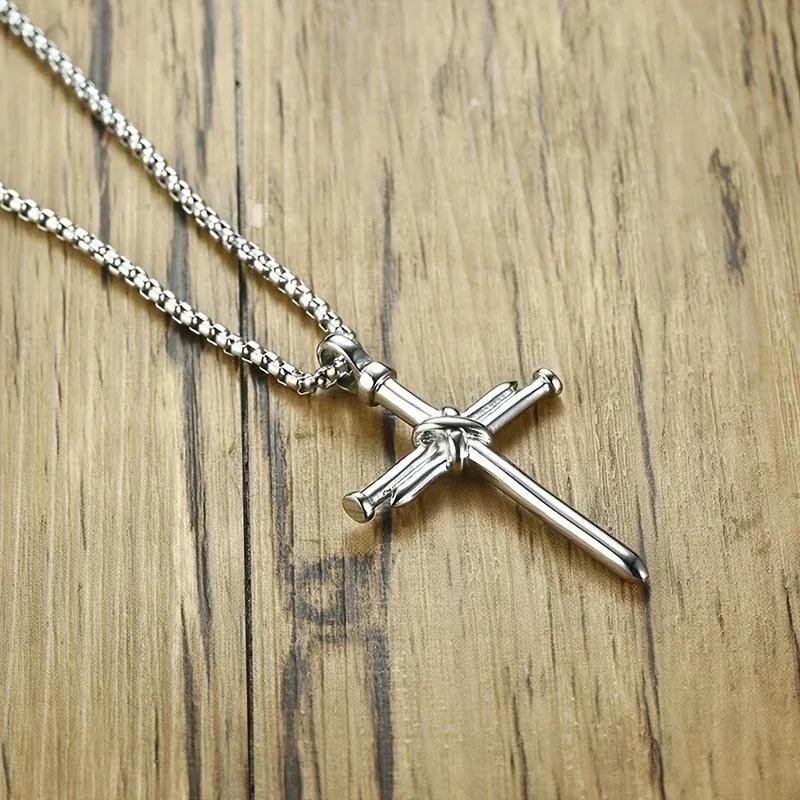 Colliers pendentifs Funky Easter Stripe Cross Collier cool pour hommes Accessoires de mode tendance en acier inoxydable_voghion.com