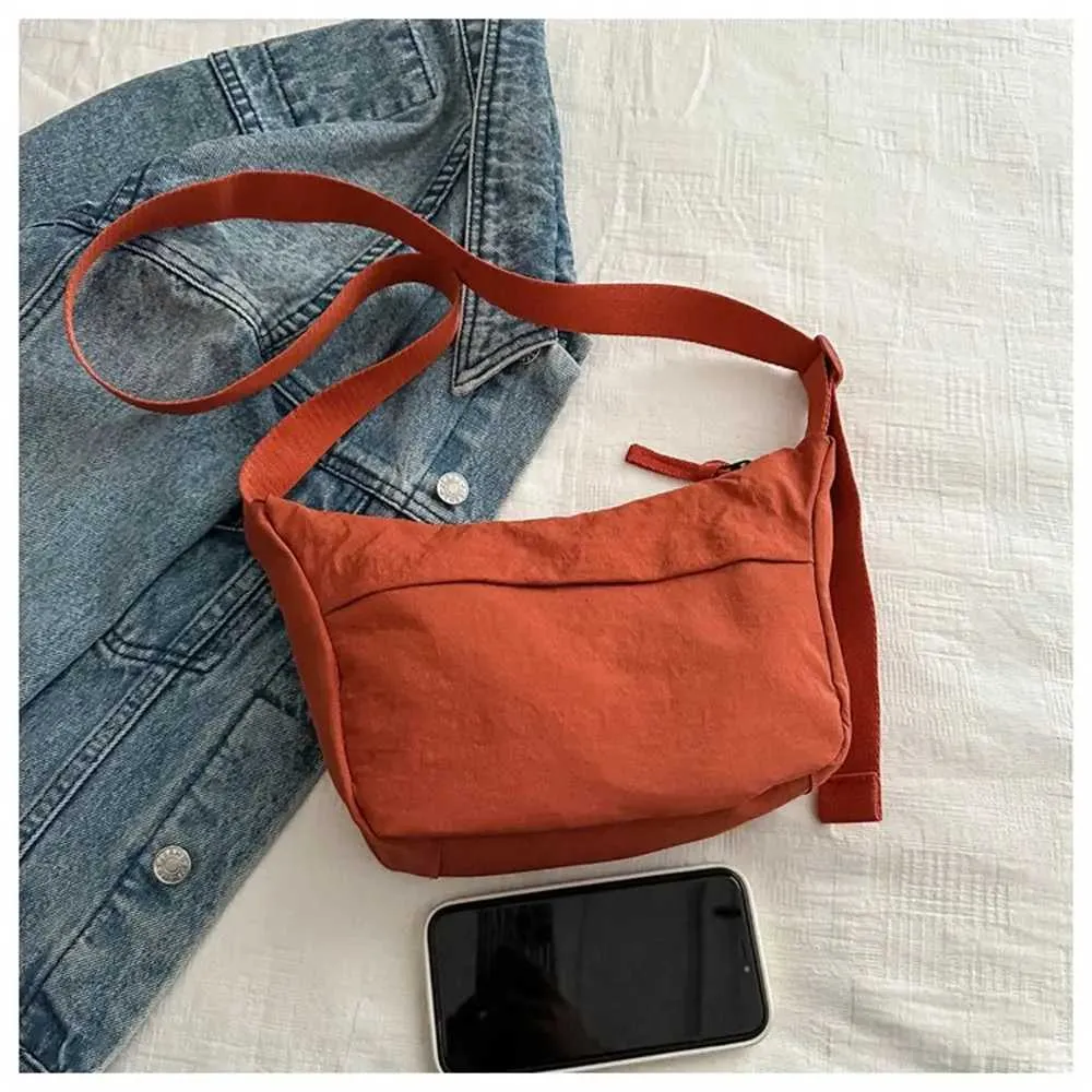 Simple Large Capacity Shoulder Messenger Crossbody Bag For Women_voghion.com