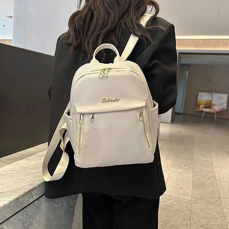 Sac à dos à la mode en nylon imperméable à haute capacité avec fermeture éclair solide 2024 hot selg Sac polyvalent pour femme Mujer Mochila_voghion.com