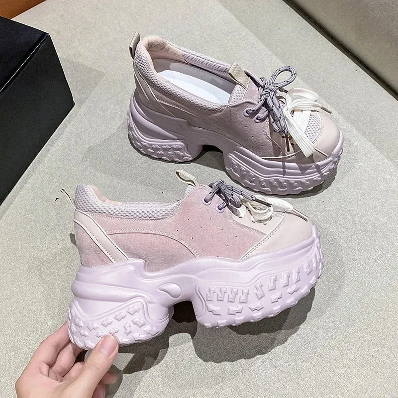 Piattaforma per le donne autunno tacchi alti nascosti traspirante pelle sport suola spessa scarpe vulcanizzate 241122_voghion.com