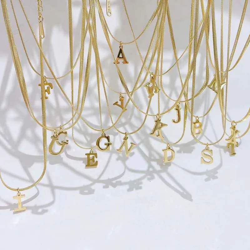 Buchstaben-Anfangsketten Gold Alphabet eingelegter Diamant Designerschmuck Frauen benutzerdefinierte Anhänger Halskette Schmuck_voghion.com
