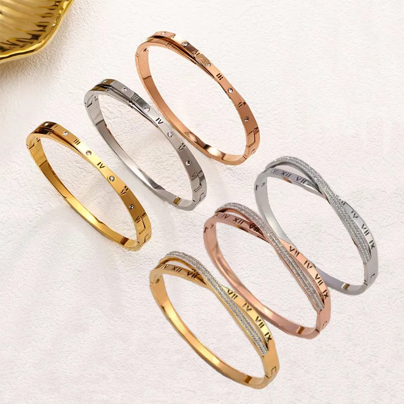 Bracciale da donna in acciaio inossidabile con numeri romani e croce, gioiello di moda_voghion.com