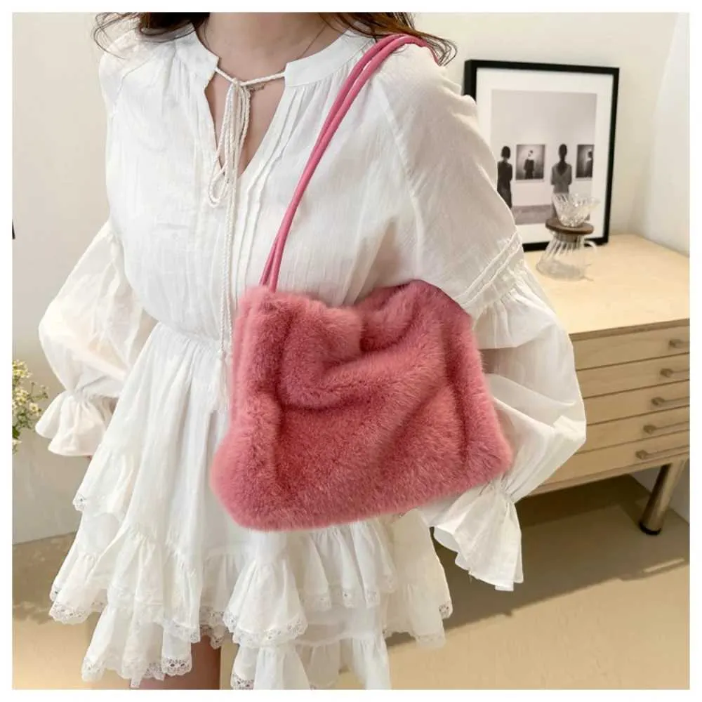 Plush Shoulder Bag For Women Versatile Casual Handbag Style_voghion.com