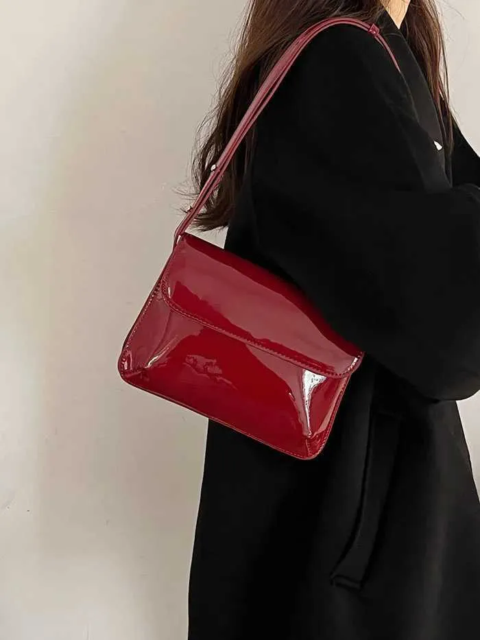 Portafoglio piccolo quadrato alla moda in pelle verniciata rossa retrò e borsa a mano semplice da donna con tracolla Y241216_voghion.com