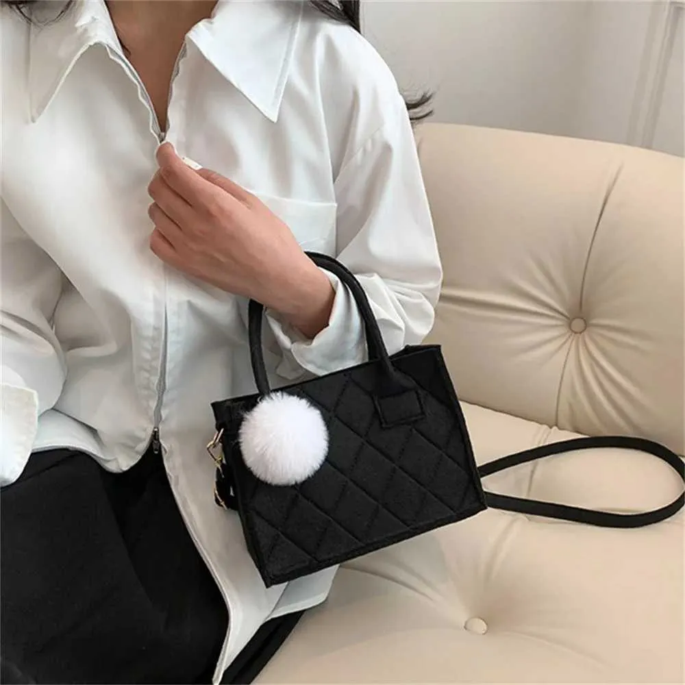 Women’s Small Square Crossbody Bag Simple Versatile Shoulder Bag_voghion.com