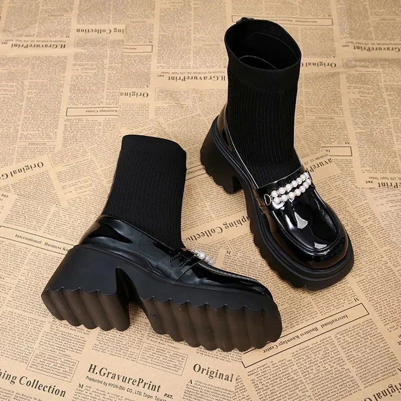 Platåstickade snöstövlar för kvinnor med höga klackar, pärlstövlar i läder, ankelskor 2025, trendiga vinterpumps med strumpor._voghion.com