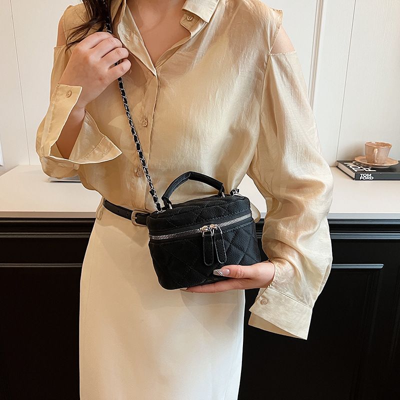 Bolso bandolera pequeño cuadrado de un solo hombro con cadena versátil y moderno de gge con hilo bordado para mujer 2024_voghion.com