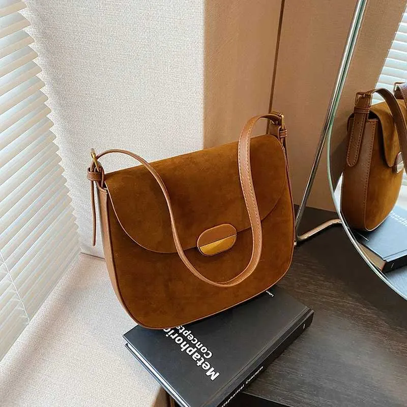 Saddle Shoulder Bag In Suede Leather Retro Crossbody Handbag_voghion.com