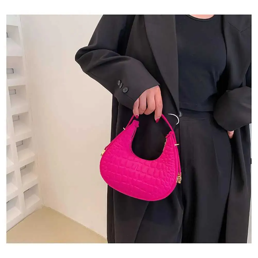 2024 New Alligator Pattern Shoulder Womens Small Handle Lower Arm Clutch Crescent Saddle Handbag Garbage Bag Y241123_voghion.com