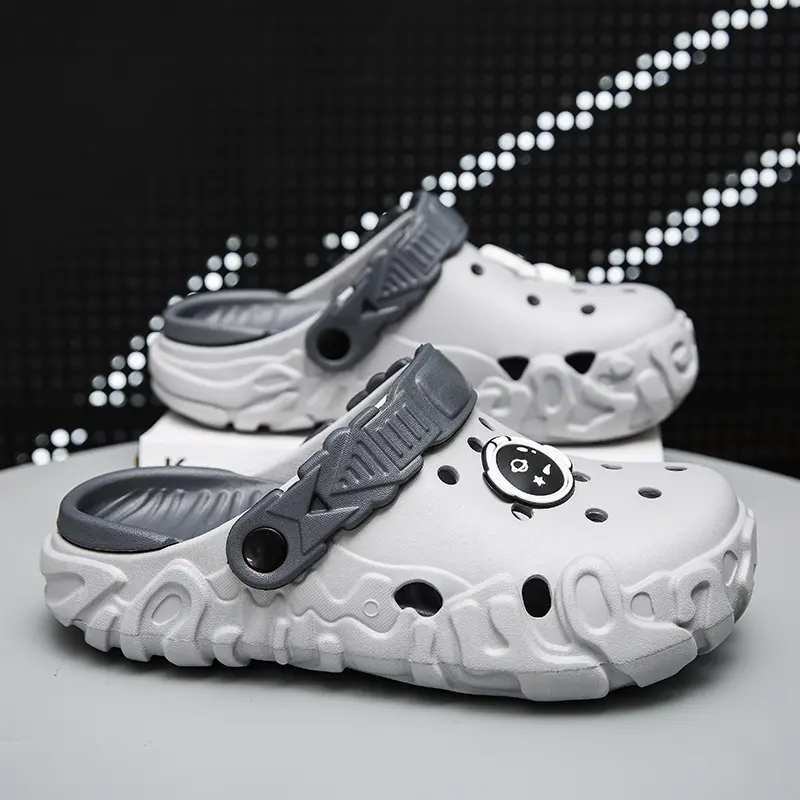 Two-color Hole Sandals For Men Lightweight Comfortable Slippers_voghion.com