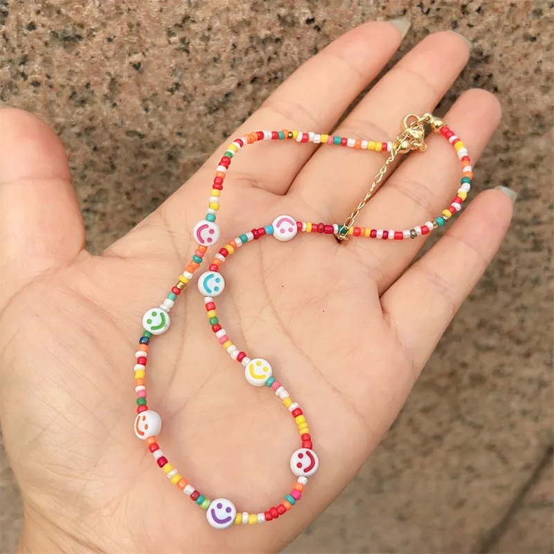 Kette bunt für Frauen Mode handgefertigt Daisy Blume Lächeln Charms Perlen Halsband Kunststoff Perlen Halskette Boho Schmuck_voghion.com