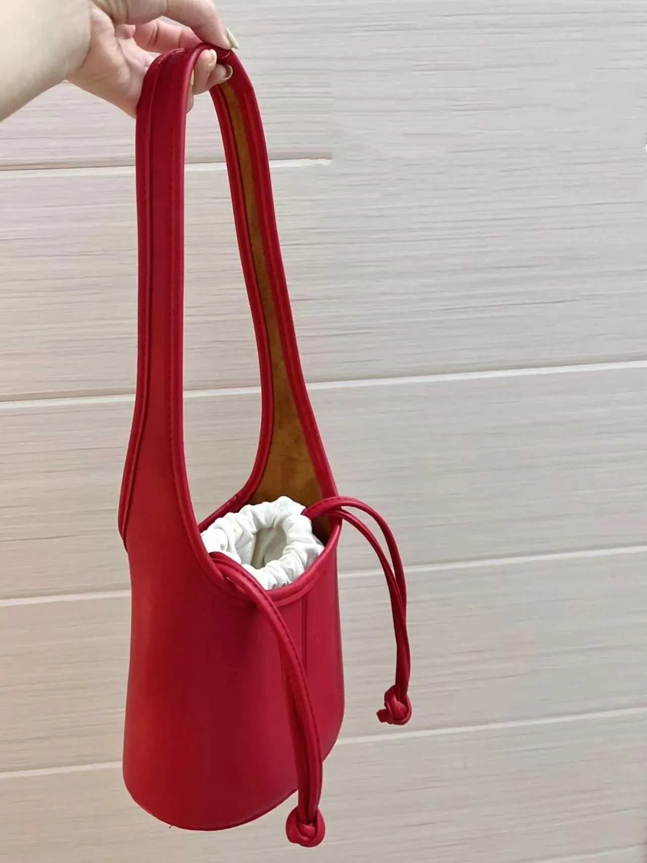Koreanischer minimalistischer Kordelzug-Design-Wassereimer, rot, künstlerisch, lässig, handgehaltene Umhängetasche, Gemüsekorb, Mutter und Kind_voghion.com
