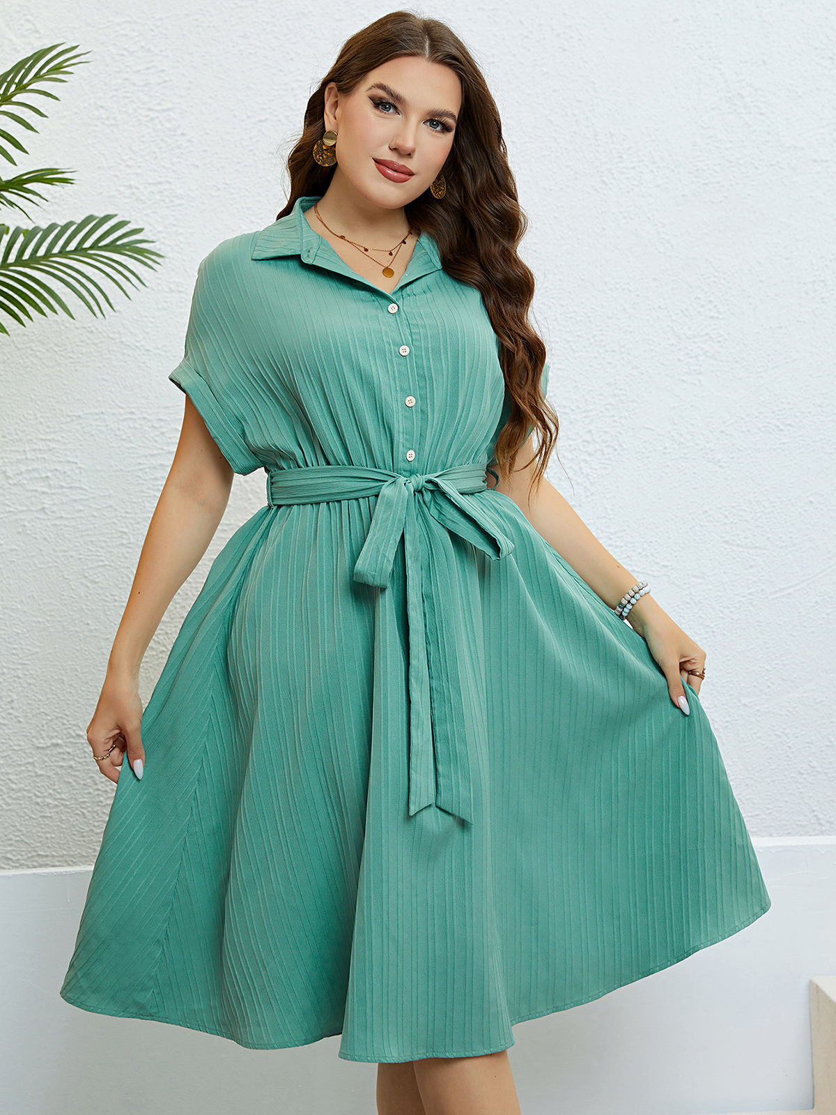 Grünes halboffenes Cardigan-Kleid für Damen mit Bindegürtel für den Sommer_voghion.com