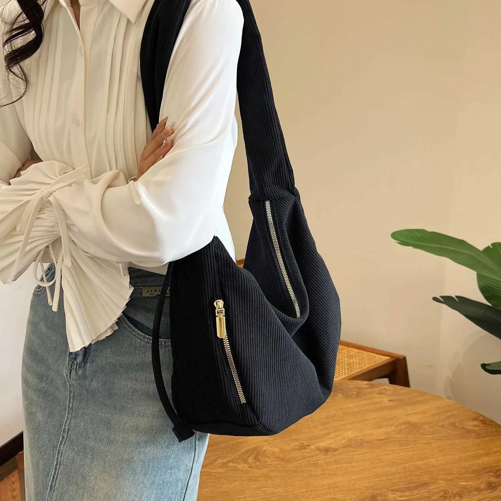 Corduroy Drstring Cloud Damen Große Kapazität Dumpg 2024 Neue einfache lässige Achseltasche Handtasche Schulter CrossbodyC241106_voghion.com