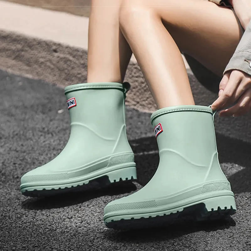 Damen Niedrige rutschfeste Küchen-Regenschuhe Wasser Frau Gummi Garten Galoschen Slip-on Regenstiefel Kurze Stiefel 231030_voghion.com