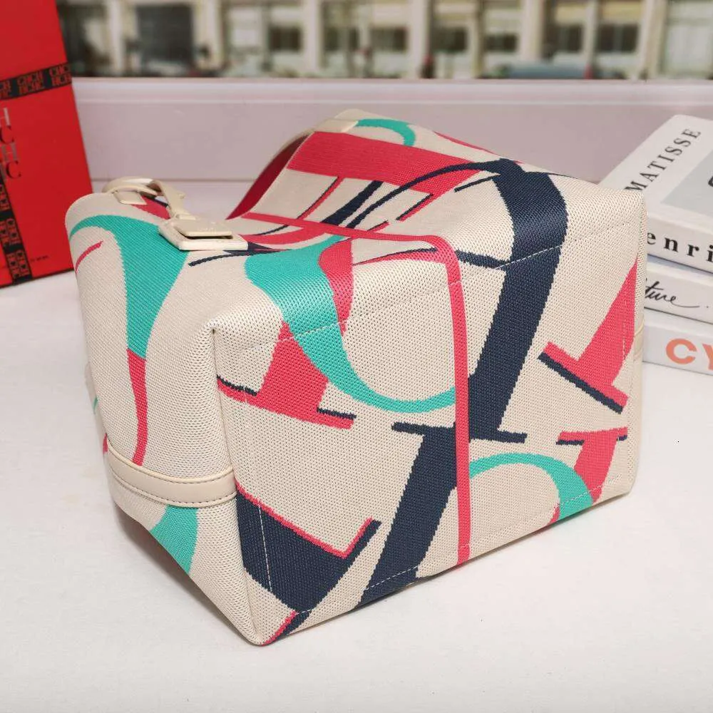 CHHC Brand Large Capacity Handbag Retro Design New Shopping Beach Vacation Travel Fashion Ladies Bucket Bag_voghion.com