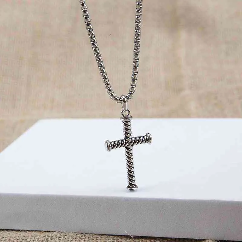 Collana con pendente a croce ritorta gioiello unisex per coppie_voghion.com