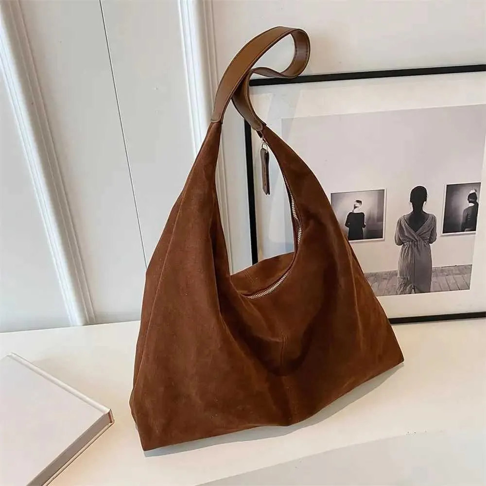 Borse autunnali Borse in pelle scamosciata marrone per donna Borsa a tracolla grande con cerniera SlouchyC241031_voghion.com