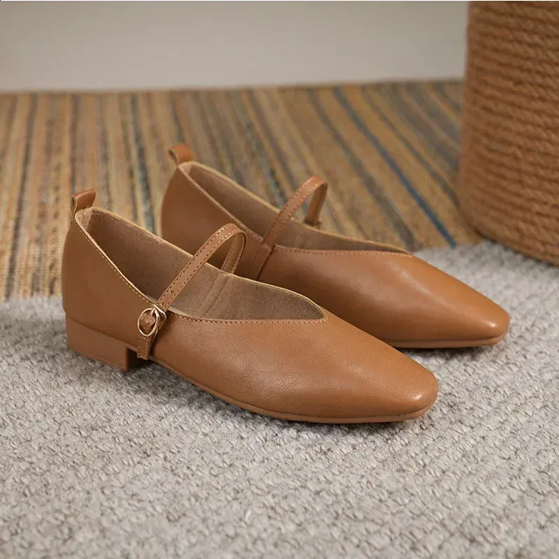 Damskie wiosenne swobodne kwadratowe noski niskie miękkie podeszwy Lolita płaskie baleriny czerwone damskie eleganckie francuskie retro klamry Mary Janes_voghion.com