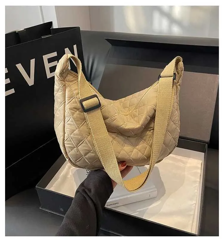 Sac à bandoulière rétro en nylon pour femmes, sac à main décontracté et étanche pour sans-abri, literie pour femmes, grande capacité, Y241123_voghion.com