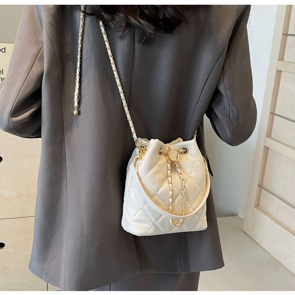 2024 Neue Damen Handba Crossbody Ba Kette Innovatives Design Mode Vielseitig Natürlicher Minimalistischer Stil Kostenlos_voghion.com