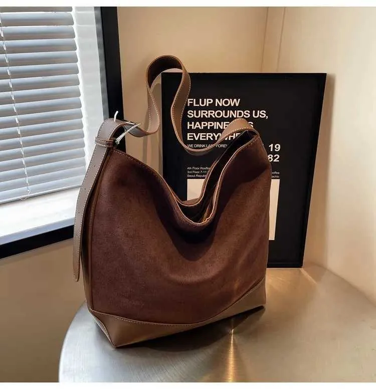 Fortschrittliche, stilvolle Umhängetasche aus Wildleder im Retro-Stil mit großem Fassungsvermögen, Umhängetasche zum Pendeln, ba241216_voghion.com