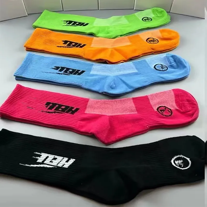 Tasarımcı H ellstar Erkek Desenli Mektup Baskılı Yüksek Kaliteli Pamuklu Ter Emici Spor Çorapları Erkek Çorapları 5 Çift Hediye Seti_voghion.com
