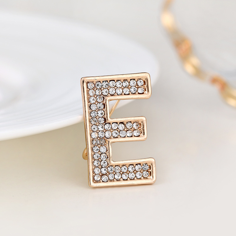 Spilla versatile con lettere inglesi in strass, stemma con fiore sul petto, luce antiscivolo, alla moda per uomo e donna_voghion.com