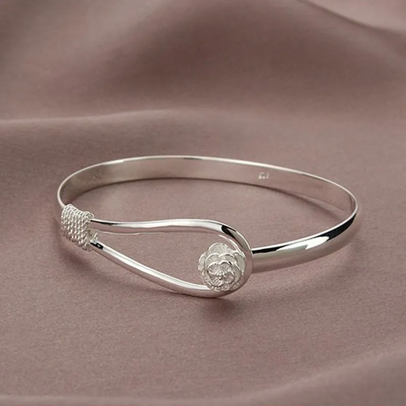 Bracciale rigido a fiore placcato platino per donna elegante_voghion.com