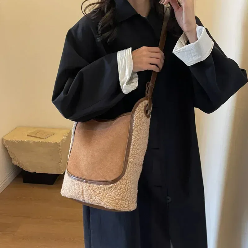 Trendy fashion Lamb Wool Shoulder Bucket Women Handbags And Purse 2024 cute Ladys Suede Leather Messenger Bag 240907_voghion.com