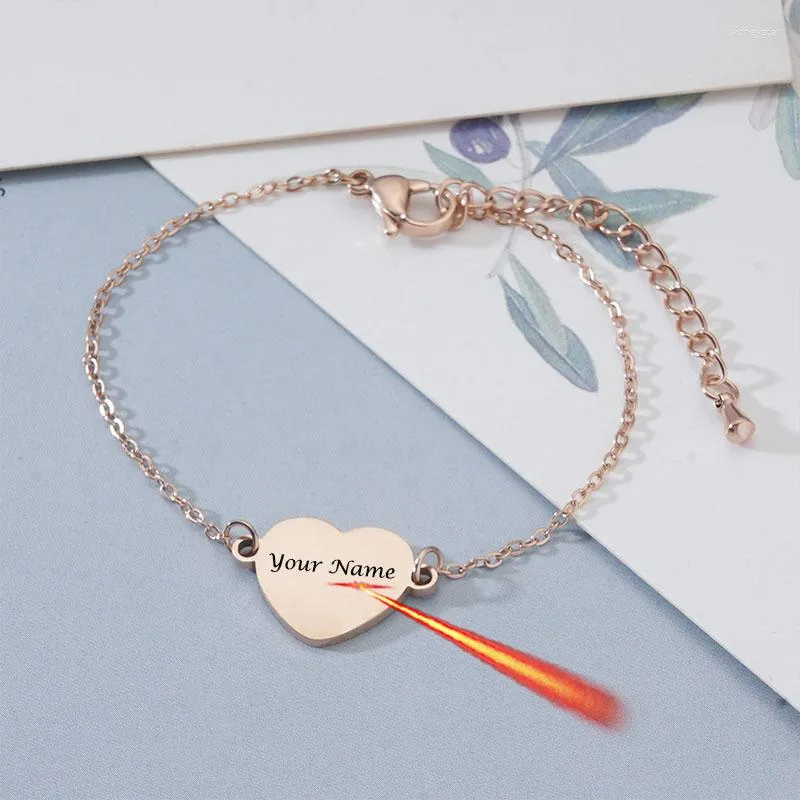 Pulseiras de charme Pulseira de coração personalizada personalizada para mulheres Pingentes de aço inoxidável Joias gravadas_voghion.com