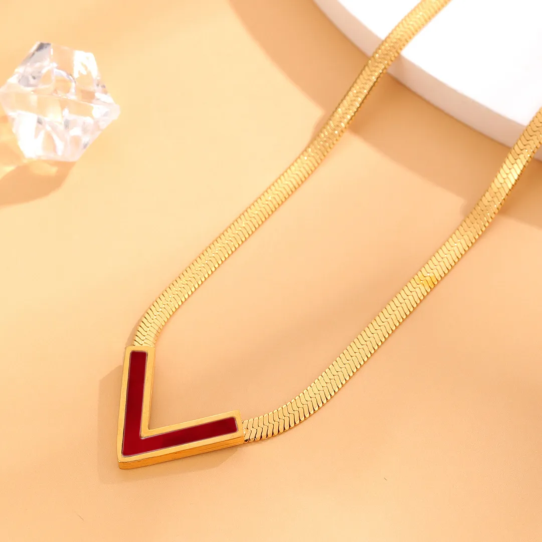 Collana moderna in acciaio inossidabile placcato oro con catena piatta a serpente, impermeabile, con conchiglia di malachite verde_voghion.com