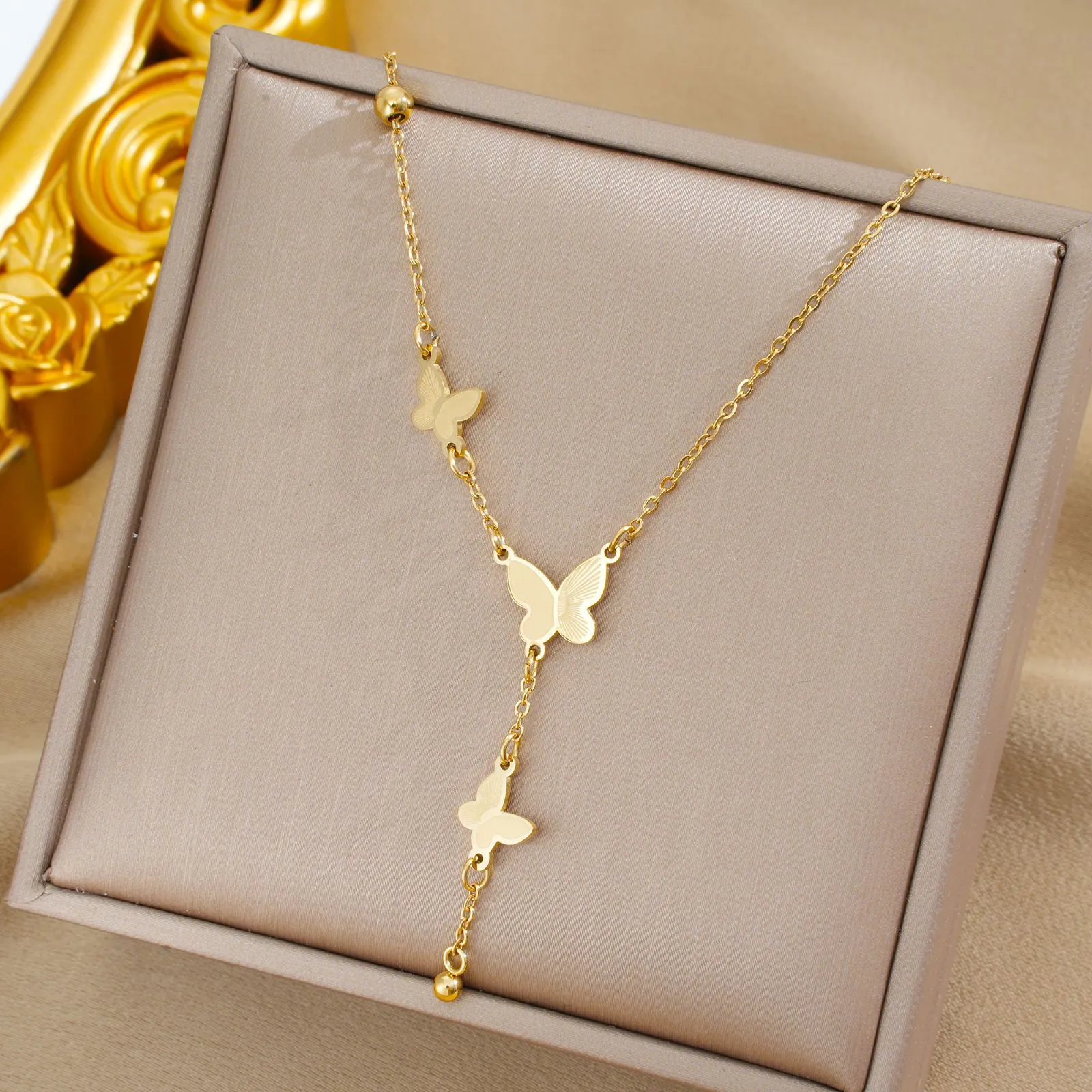 Collana con ciondolo classico e delicato in acciaio al titanio, non sbiadisce, con nappa a farfalla in oro, moda donna matrimonio_voghion.com