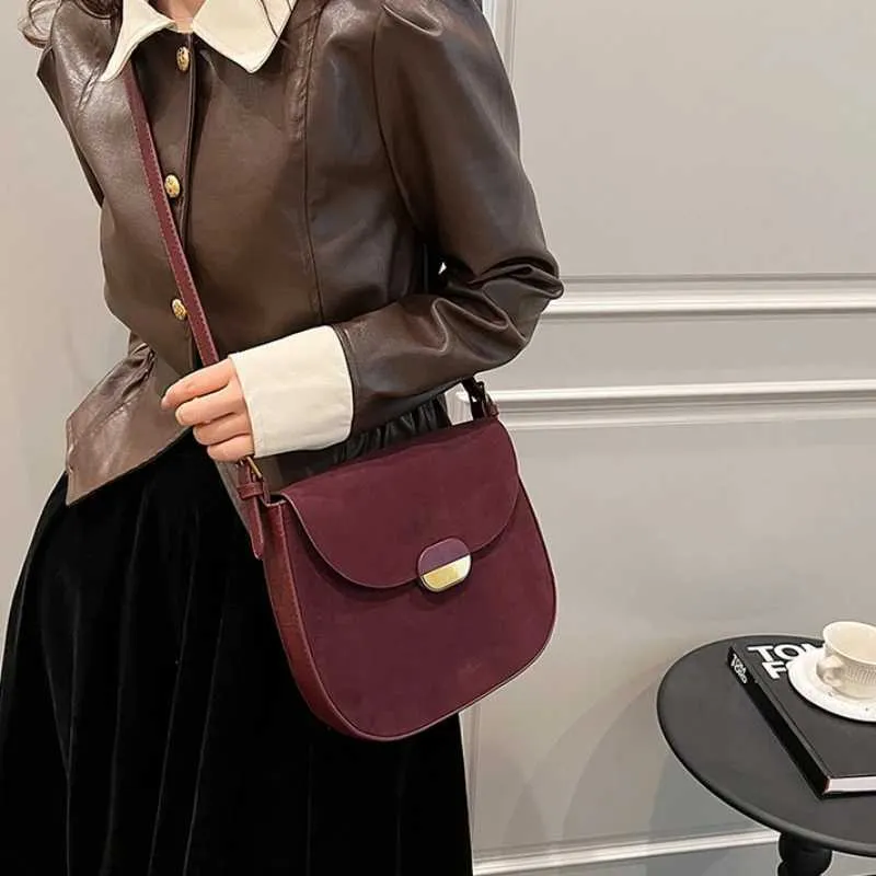 Saddle Shoulder Bag In Suede Leather Retro Crossbody Handbag_voghion.com
