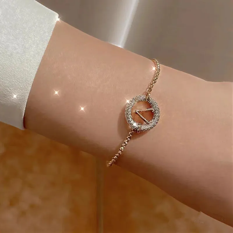 Pulsera de diseño con dijes de cristal para niñas, joyería de acero inoxidable para mujeres, pulseras de hip-hop con letras para_voghion.com