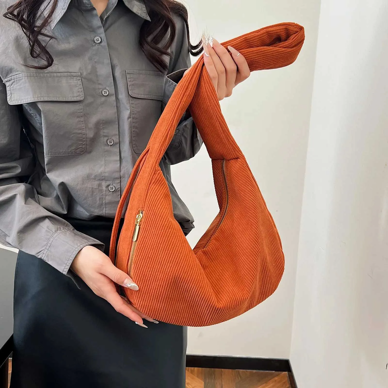 Corduroy Drstring Cloud Damen Große Kapazität Dumpg 2024 Neue einfache lässige Achseltasche Handtasche Schulter CrossbodyC241106_voghion.com