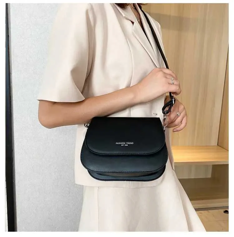Sac à bandoulière tendance en cuir PU pour femme, sacoche à rabat de couleur unie, simple, à la mode, pochette C241021_voghion.com