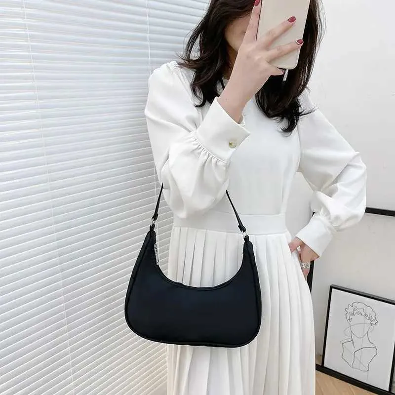 Wens Nyl Shoe 2023 Fi Solid Canvas Dumpg Unterarm Designer Tasche Cluh Geldbörse und Handtasche Y241026_voghion.com