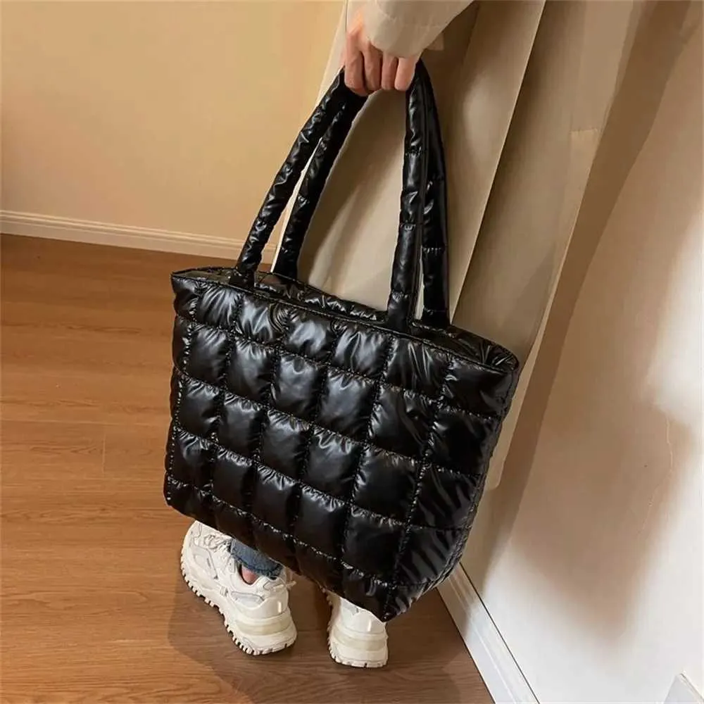 Women's Quilted Tote Bag Large Capacity Winter Shoulder Handbag_voghion.com
