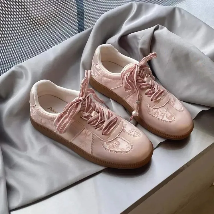 Size 35-40 Real LeatherSatin Surface Women Casual Sneakers Breath Tennis Athletic Flats Low Heels Lace-Up Spring Hike_voghion.com