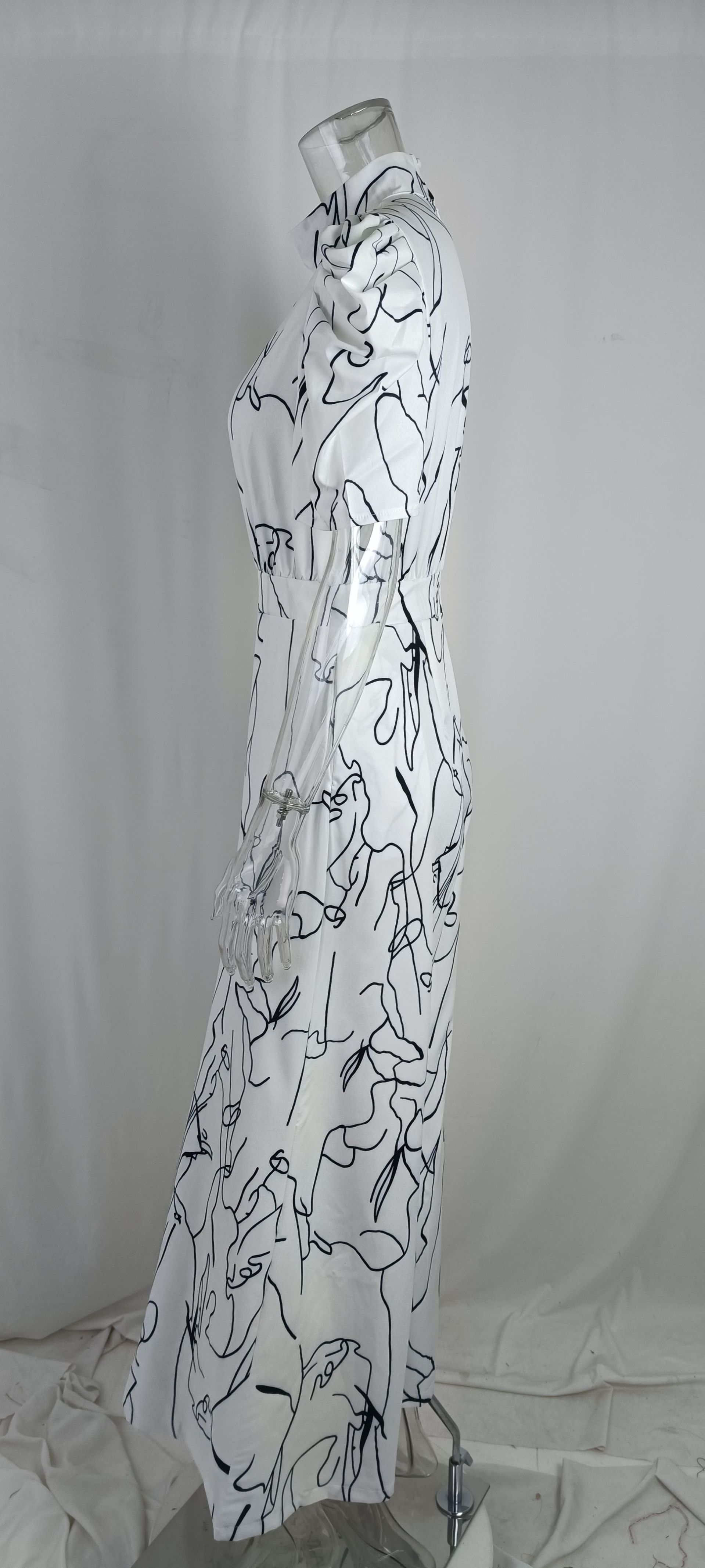 fashionable and elegant short-sleeved halter neck art print jumpsuit_voghion.com