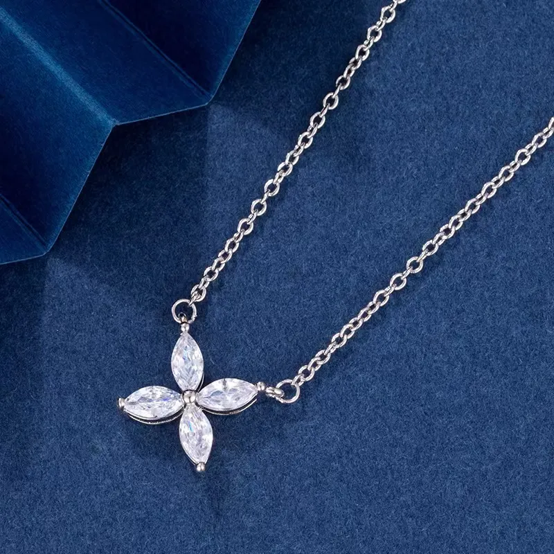 Collana con clavicola di alta qualità in argento Sterling da donna con quadrifoglio e occhio di cavallo Seiko Fashion Light Niche F7AQ_voghion.com
