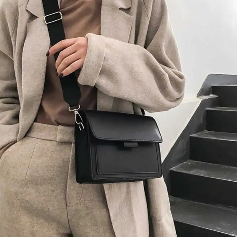 Ladies Messenger Solid Color 2023 New Trendy Wide Shoulder Strap Small Square Bag Retro Casual Simple Crossbody Ba241018_voghion.com