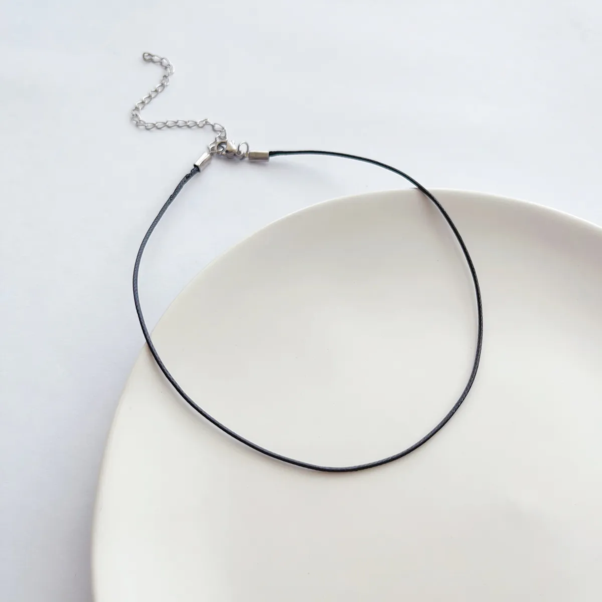 Chaînes Simple All-Over Corde De Cire Noire En Acier Inoxydable Métal Non Décoloré Ras Du Cou Chaîne De Clavicule Avec Collier Collier_voghion.com
