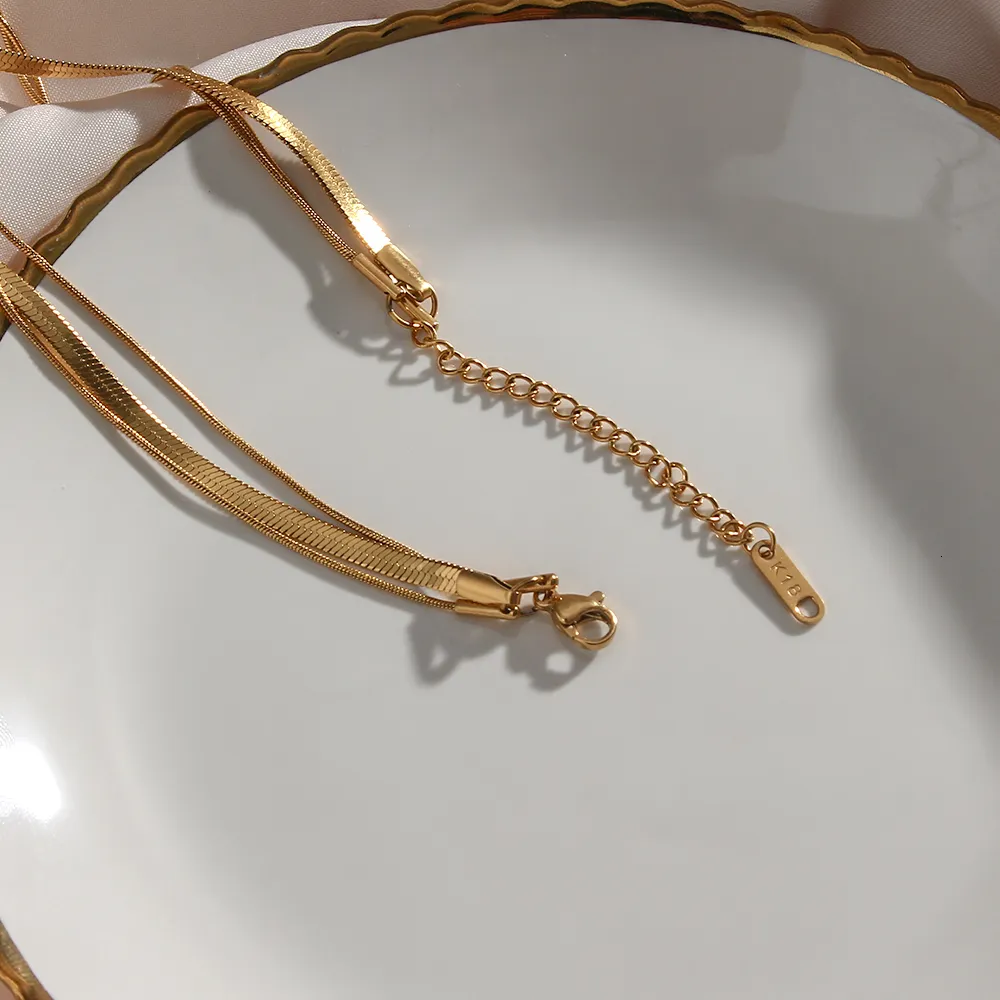 Collane con ciondolo Kalung Rantai Emas Wanita Seksi Lapisan Ular Tipis Herryingbone Berlapis Ba Tahan Karat Gratis Noda_voghion.com