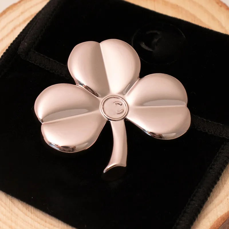 2024 Brand Clover Metal Pins suit dress victim brooches souvenir Brooch Women Men Four Leaves Designer Pin Jewelry_voghion.com