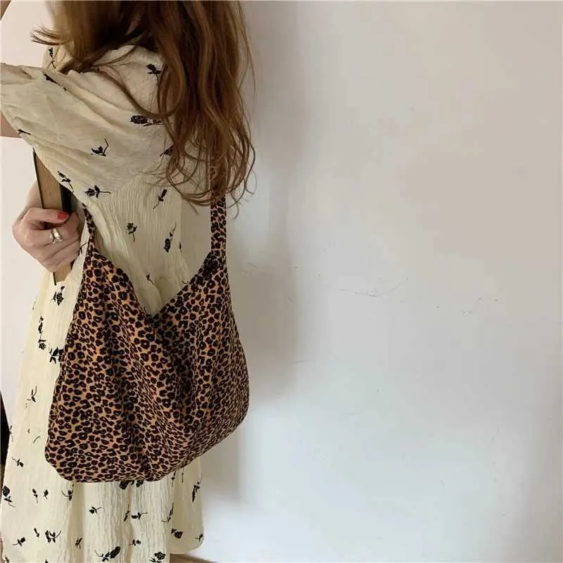 Japanische und koreanische Ins moderne kleine Messenger-Tasche aus Canvas mit Leopardenmuster für weibliche Studentinnen Y241026_voghion.com