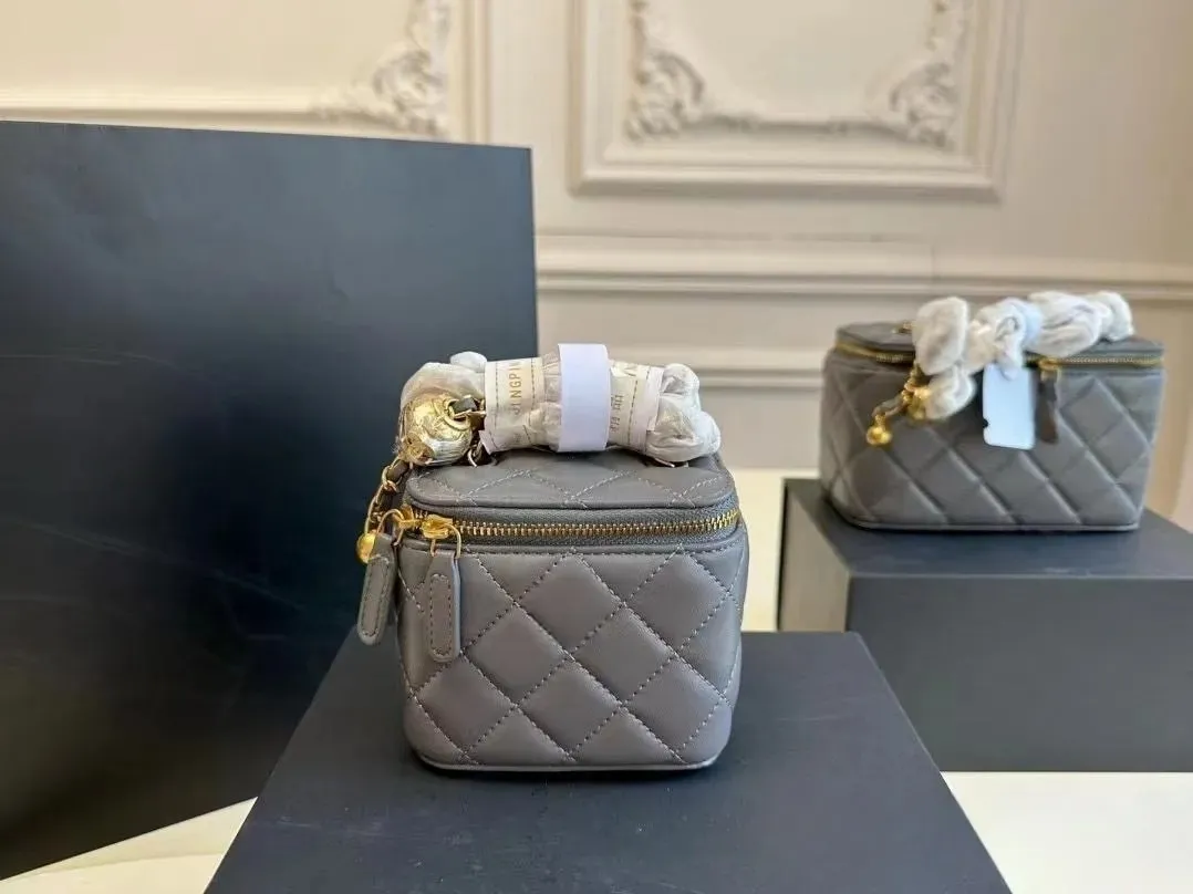 Caring Women Classic Shoulder Cosmetic Bag With Mirror Leather Caviar Quilted Versatile Gold Hardware Crossbody Designer_voghion.com