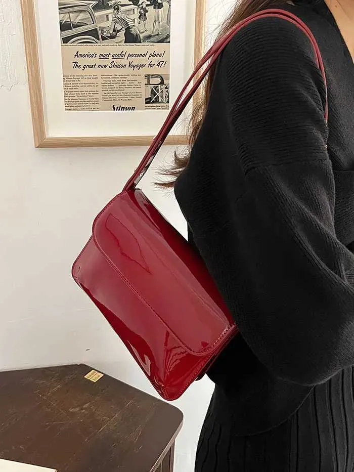 Portafoglio piccolo quadrato alla moda in pelle verniciata rossa retrò e borsa a mano semplice da donna con tracolla Y241216_voghion.com
