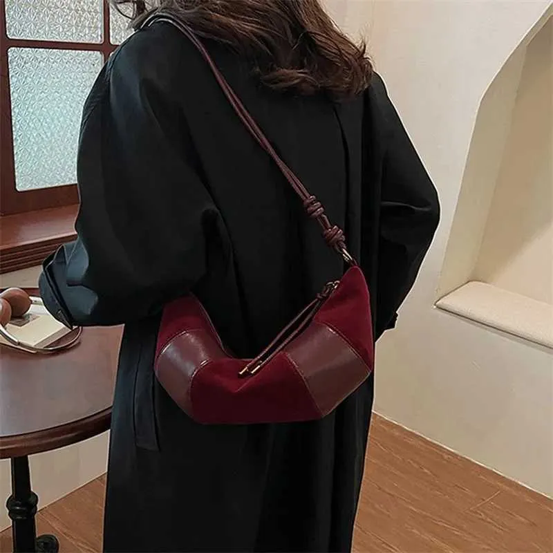 Női Vintage Félhold Crossbody Táska Kis Válltáska Hosszú Pánttal C241217_voghion.com